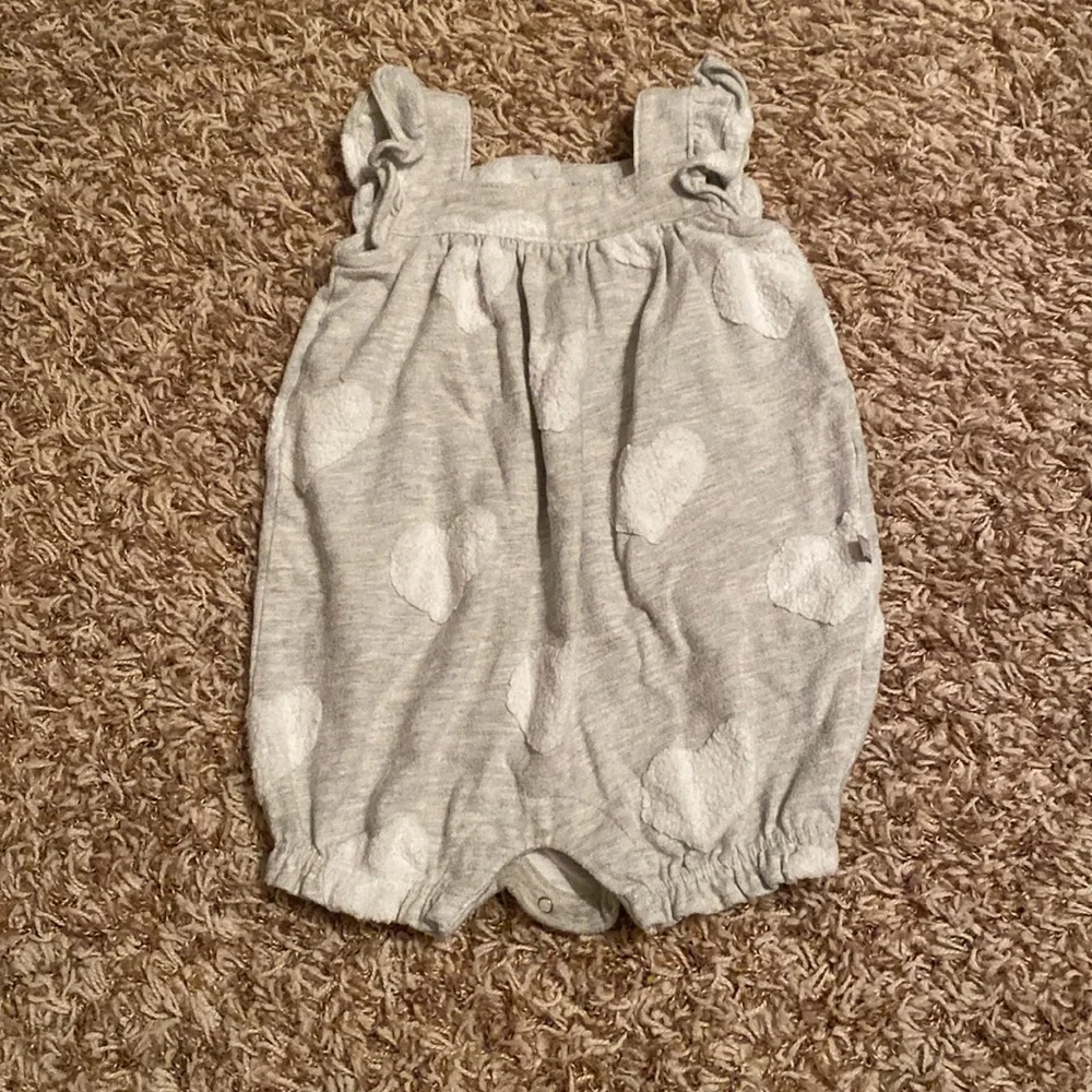GAP HEART ROMPER - Picture 1 of 4